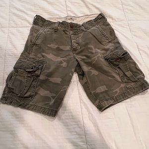 Hollister cargo shorts size 32